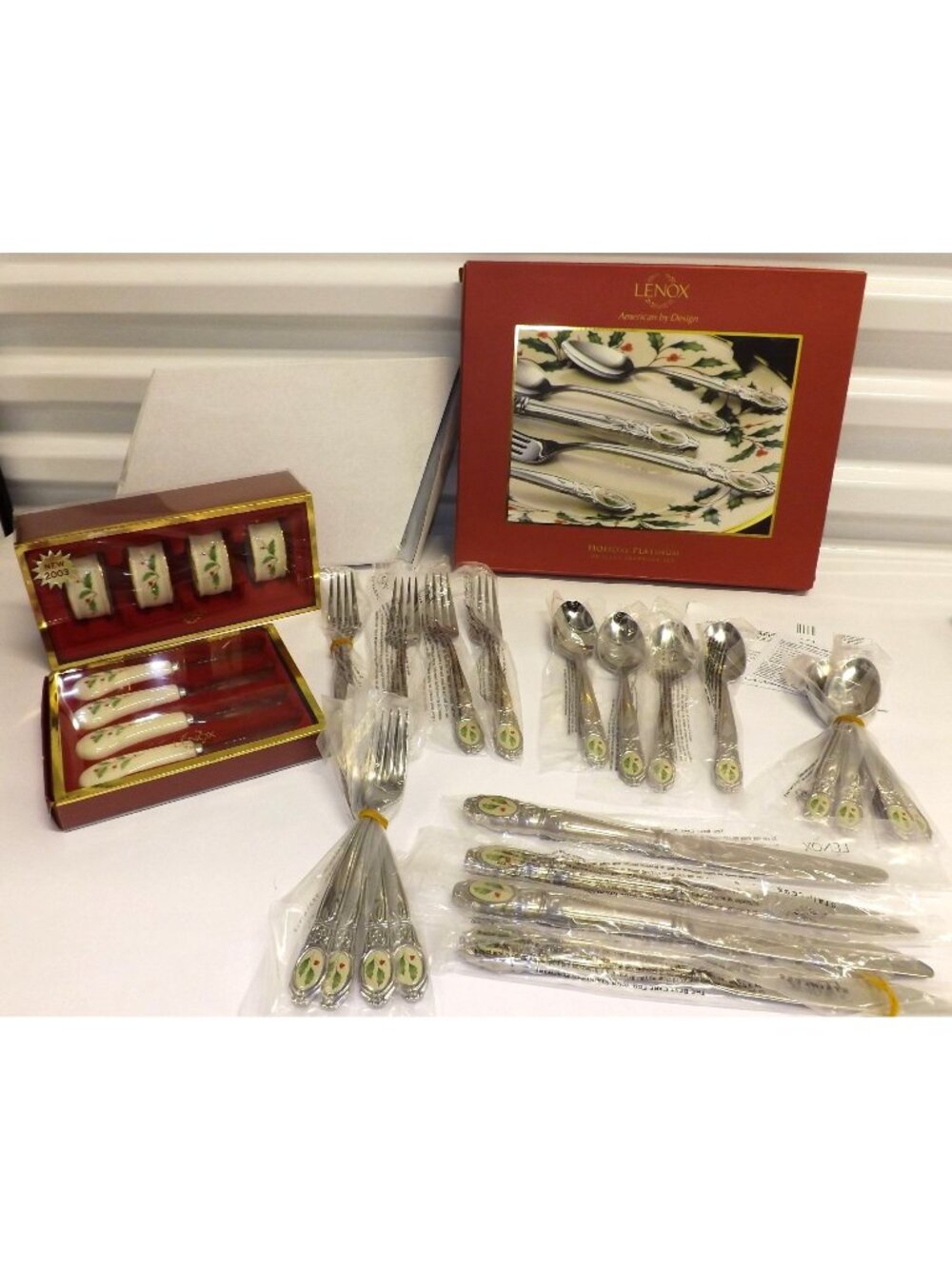 Lenox Holiday Platinum 20 Pc Set Stainless Steel Flatware Spreader & Napkin Ring